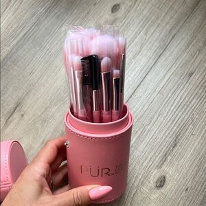 PÜR Pink Brush Organizer